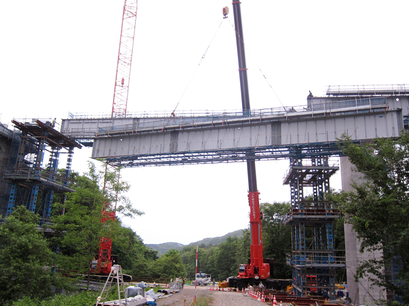 北海道横断自動車道七戸沢橋（鋼上部工）工事
